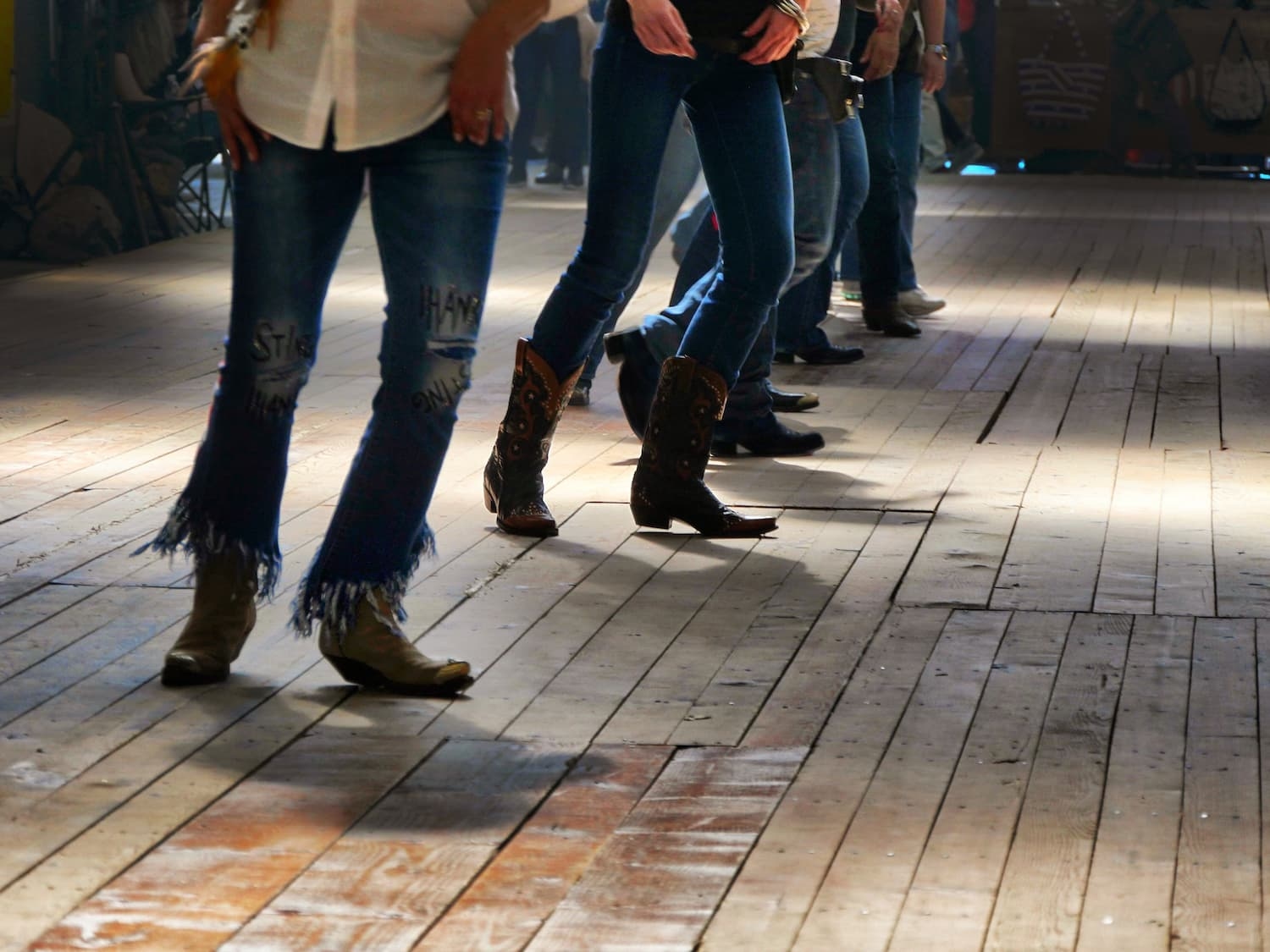 people dansing country